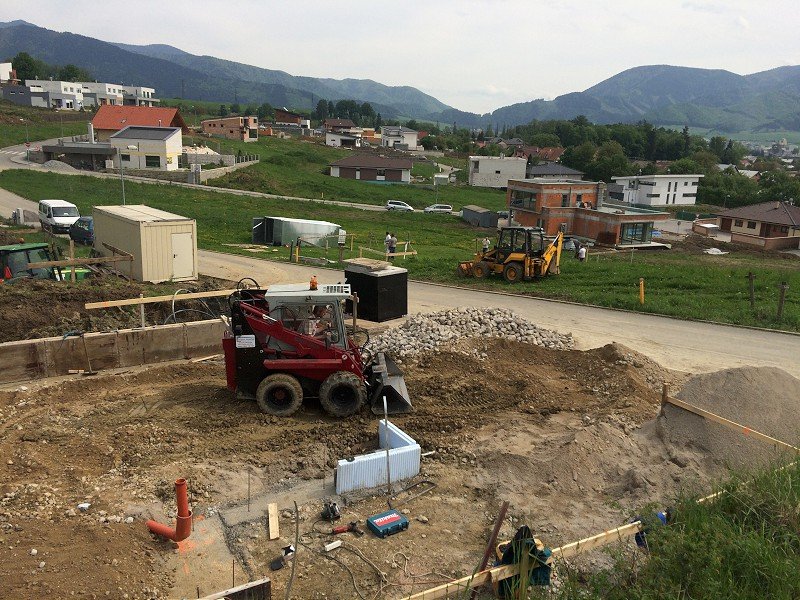Hrubá stavba rodinného domu Južné Terasy